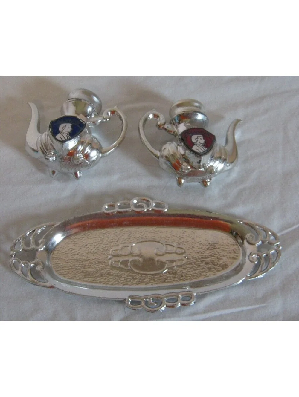 Vintage Metal Illinois Teapot Salt & Pepper Shakers With Tray Made In Japan